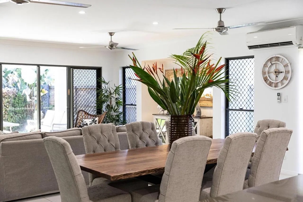 Villa Maasai - Coastal Luxury With A Heated Pool Trinity Beach 0*,  Australia